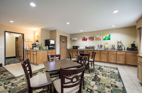 Menomonie Hotel | Quality Inn & Suites