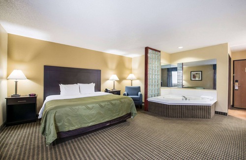 Menomonie Hotel | Quality Inn & Suites