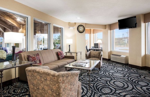 Menomonie Hotel | Quality Inn & Suites