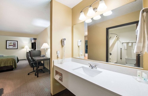 Menomonie Hotel | Quality Inn & Suites