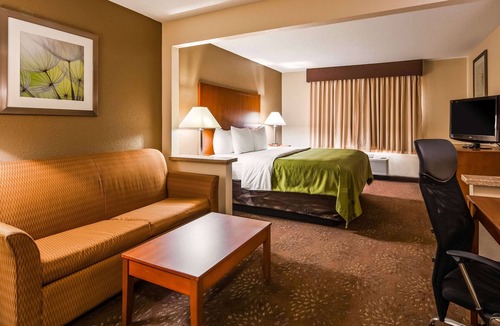 Tomah Hotel | Quality Inn
