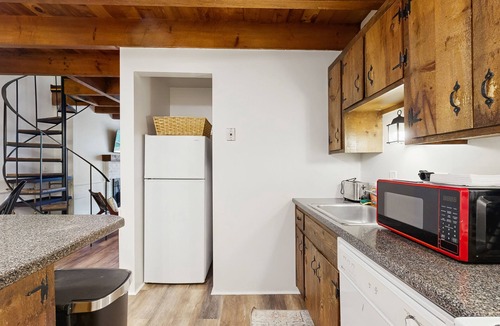 West Hartford Condo | Quechee condo, outdoor activities nearby, kitchen, TV, wifi
