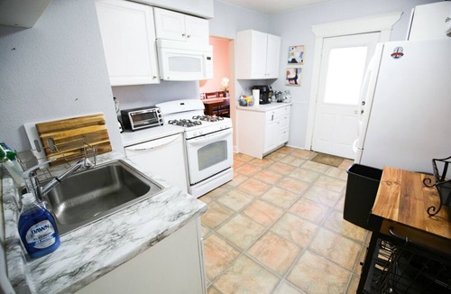 Northeast Minneapolis Arts District House | Queen Anne Mansion ★5BR★FastWifi★Cable★65"TV★Brkfst