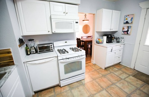 Northeast Minneapolis Arts District House | Queen Anne Mansion ★5BR★FastWifi★Cable★65"TV★Brkfst