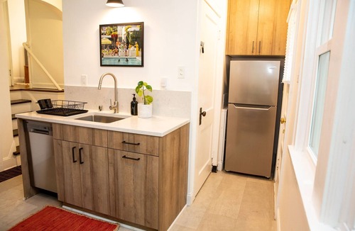 Union Park Cottage | Quiet and Modern Designed Cottage in St Paul