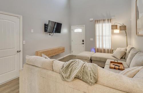 Kedron House | Quiet & Comfy Spring Hill Townhome w/WFH Setup