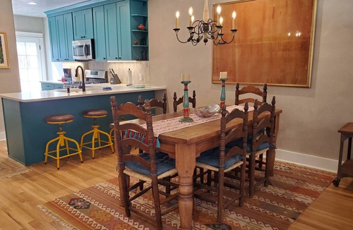 South Capitol Apartment | Quiet retreat near Plaza