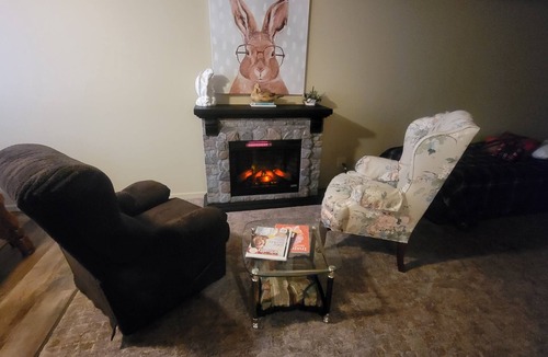 Elba Cabin | Rabbit Hole Retreat, River on Property, Adults Only, No Pets, Peace and Quiet!