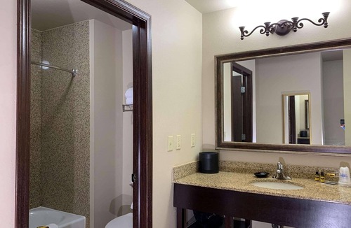River Falls Hotel | Radisson Hotel River Falls