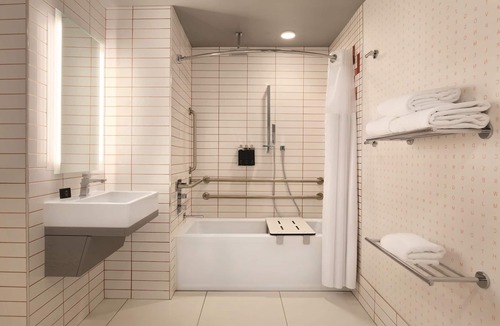 Downtown East Hotel | Radisson RED Minneapolis Downtown