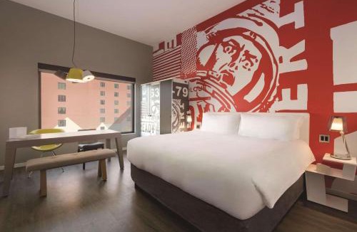 Downtown East Hotel | Radisson Red Minneapolis Downtown