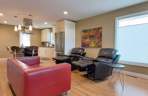 Rochester House | Recliners. Single Level Living. Walk in shower.