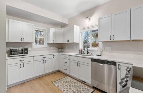 Regina House | Red Maple