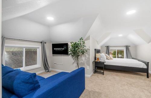 Regina House | Red Maple