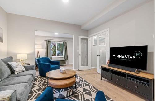 Regina House | Red Maple