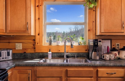 Primrose Cabin | Red River Gorge Cabin with Hot Tub~AMAZING VIEW~Pool Table~Perfect for groups