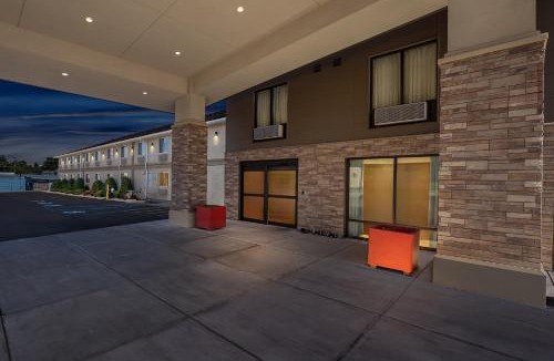 Whippleville Hotel | Red Roof Inn PLUS+ & Suites Malone