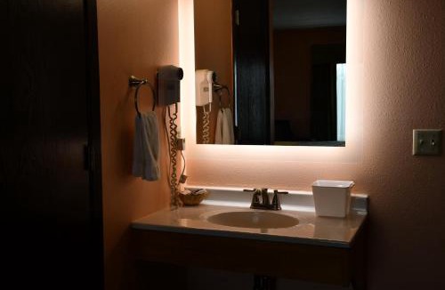 Faribault Hotel | Regency Inn & Suites Faribault