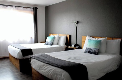 Long Beach Hotel | Relax and Unwind! Pet-friendly, Indoor Pool, Sauna, Free Parking!
