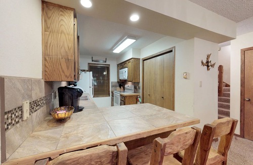 Angel Fire Condo | Relax in mountain view condo with nordic skiing and tubing nearby