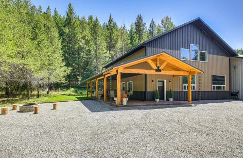 Boundary County House | Relax, Reconnect & Explore: Modern Idaho House!