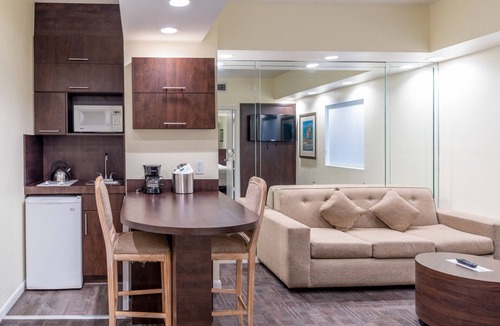North Beach Hotel | Relaxing Accommodation | Direct Beach Access | 2 Spacious Room | Outdoor Pool