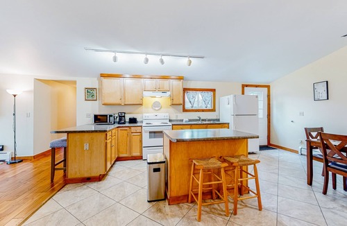 South Burlington House | Relaxing home with gas grill, washer/dryer, TV, kitchenette - close to mall