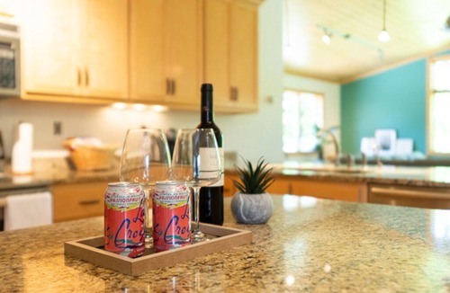 Maple Grove House | Relaxing Neighborhood Close To Trails, Parks, Lakes, Shops, Restaurants & More!