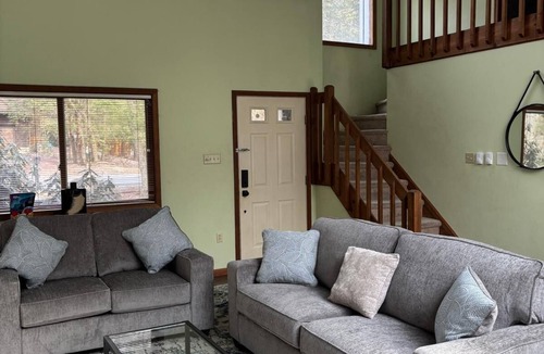 Tobyhanna House | Relaxing Pocono Escape. Nature Fire-pit Peaceful Stay.
