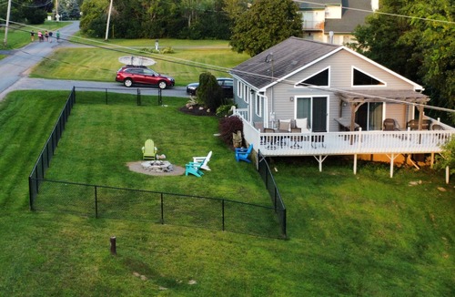 Frontenac House | Relaxing Year round Home. Available twelve months a year. Pets considered.