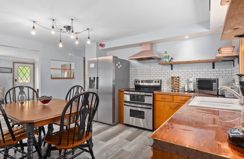 Pepin House | Remodeled 4 Bed Home by Wedding Venues w/Bonfire