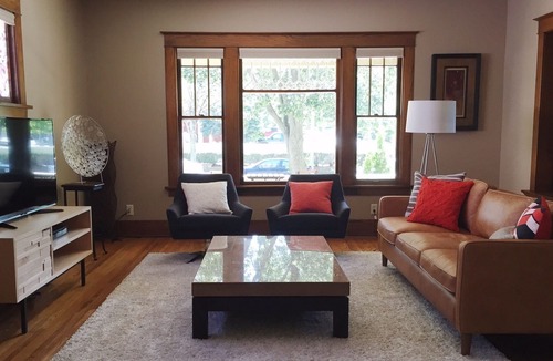 Kutzky Park House | Renovated 1919 Home in central location