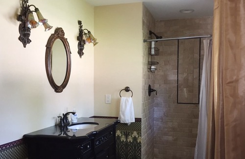 Kutzky Park House | Renovated 1919 Home in central location