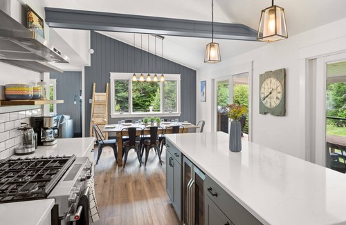 Stowe Condo | Renovated 4-bedroom House with Outdoor Space & Private Hot Tub
