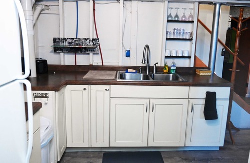 Independence House | Renovated basement apartment at Daddy Roy's Bed & Vintage.