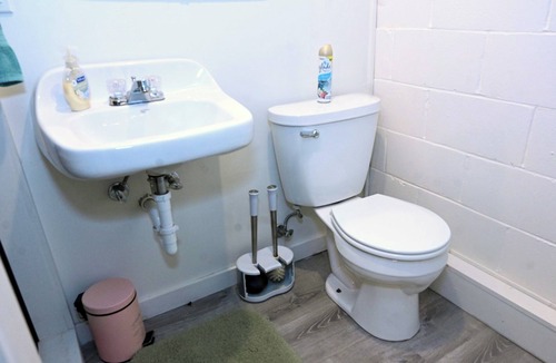 Independence House | Renovated basement apartment at Daddy Roy's Bed & Vintage.