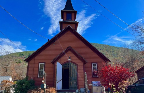 West Dummerston House | Renovated Church Sanctuary: Ski and Swim, Relax, Cook, Gather.