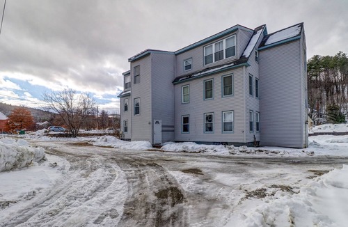 Proctorsville Condo | Renovated condo, walk to dining, on bus route to ski slopes