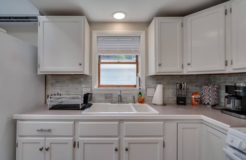 Sackets Harbor House | Renovated home with lake views in ❤️ of Sackets!
