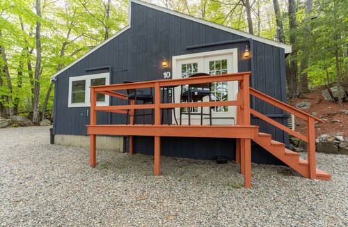 Alton Bay Cabin | Rent Vacanza Cabins Sleeps 37 Perfect for retreats, weddings and more!
