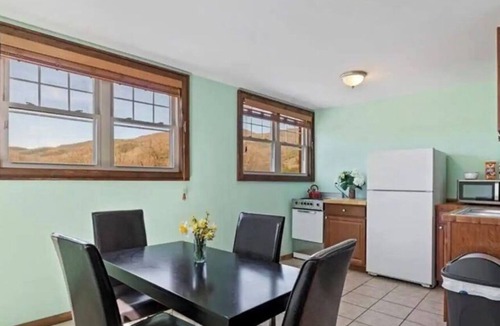 Hot Springs Apartment | Reopened since Helene 🩵 Stay in downtown Hot Springs! Right on the AT!