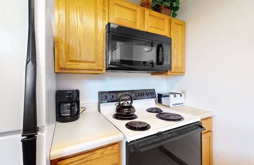 Woodstock Condo | Resort condo & studio with hot tub, seasonal pools, rec center, golf, tennis