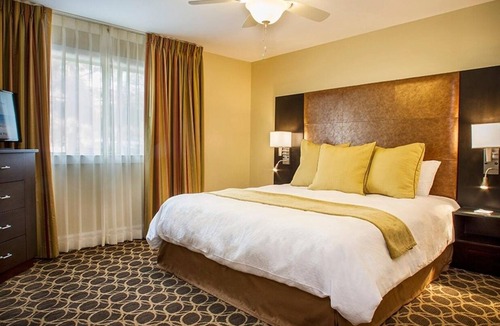 Corte Madera Hotel | Restful Suite | Kitchen | Outdoor Pool | Free Parking | Courtyard | BBQ Area