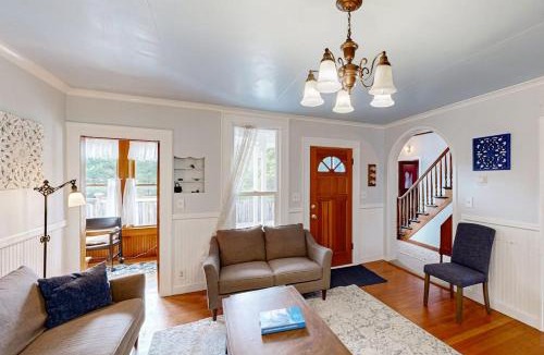 Long Beach House | Restored Victorian Home with Free High-Speed WiFi & washer&dryer