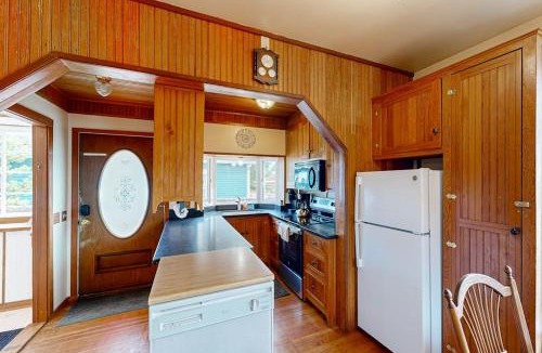 Long Beach House | Restored Victorian Home with Free High-Speed WiFi & washer&dryer
