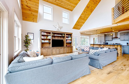 Whitefield House | Ridgeview | Newer home in Whitefield with hot tub, firepit & mountain views