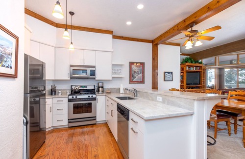 Deer Valley Condo | Right at DV base! Steps to the lifts. Beautiful mountain views! Hot Tub!