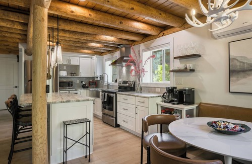 Jemez Springs Cabin | River Mountain Oasis: Hot Springs & Hiking Nearby