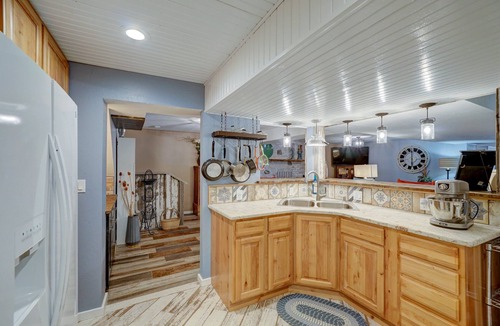 Howard Apartment | River Place Retreat, Unit 4- Cozy Condo on the Arkansas River