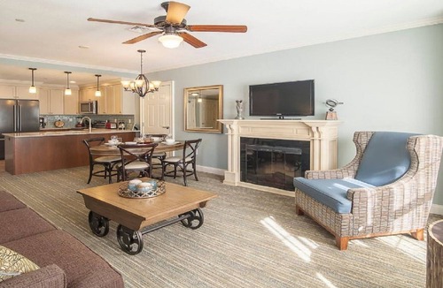 Lincoln Condo | River Walk Resort One bedroom Suite w/balcony & mount view from 5th floor VIP.